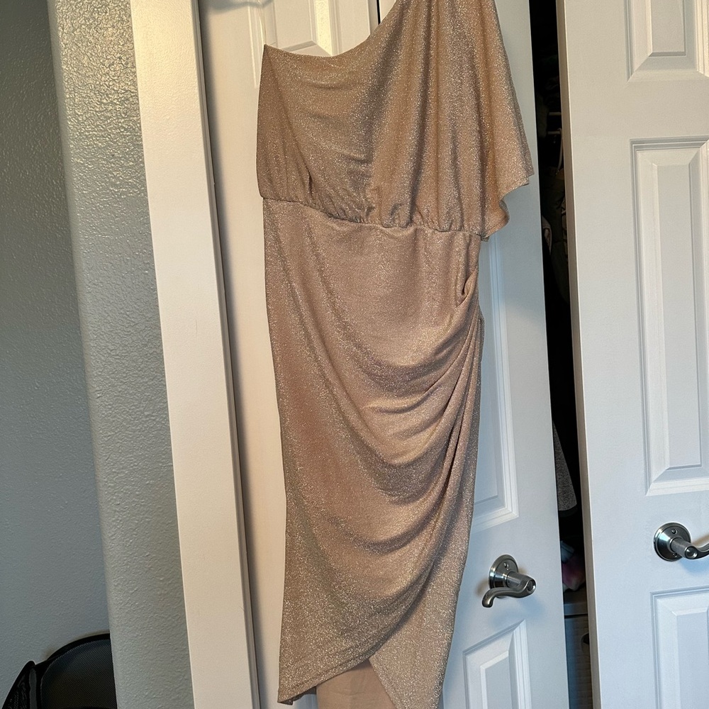 Main Strip One-Shoulder Shimmery Beige/Gold Cocktail Dress